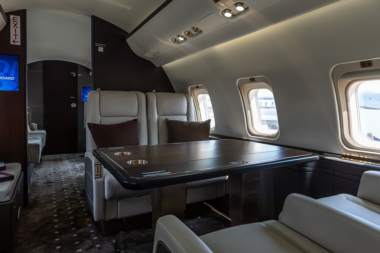 Bombardier Challenger 850 heavy jet