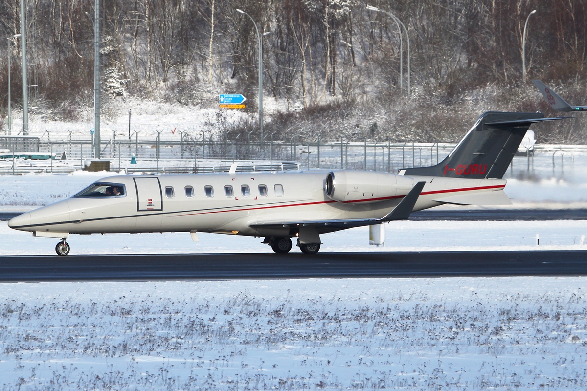 Bombardier Learjet 40 light jet