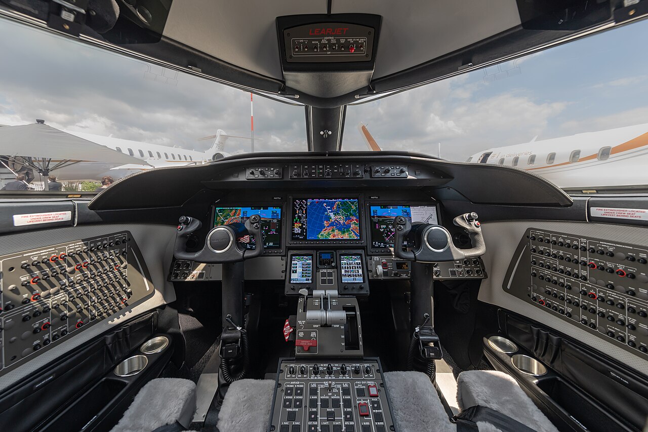 Bombardier Learjet 70 — C-GFFT
