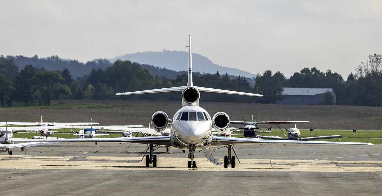 Dassault Falcon 50 heavy jet