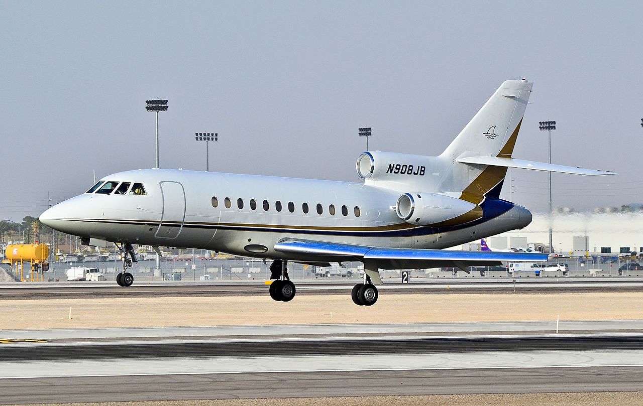 Dassault Falcon 900 heavy jet