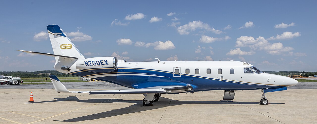 Gulfstream G100 mid jet