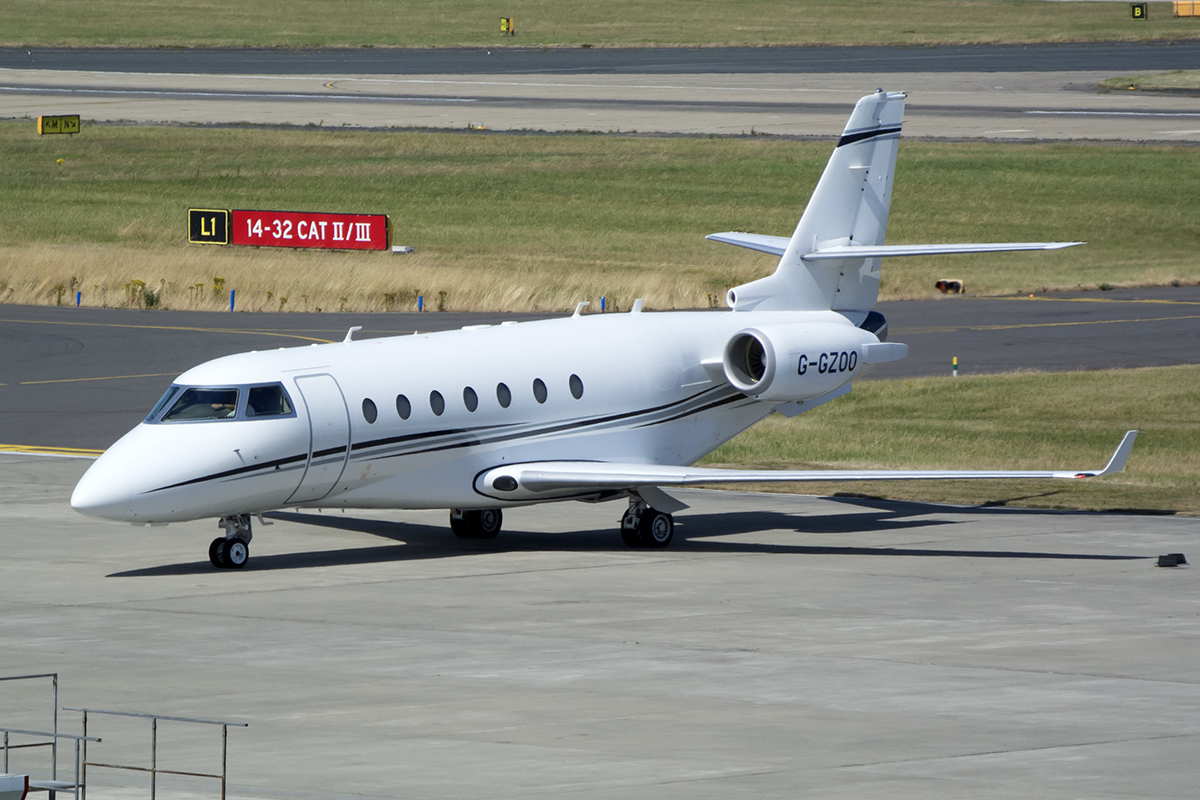 Gulfstream G200 super mid jet