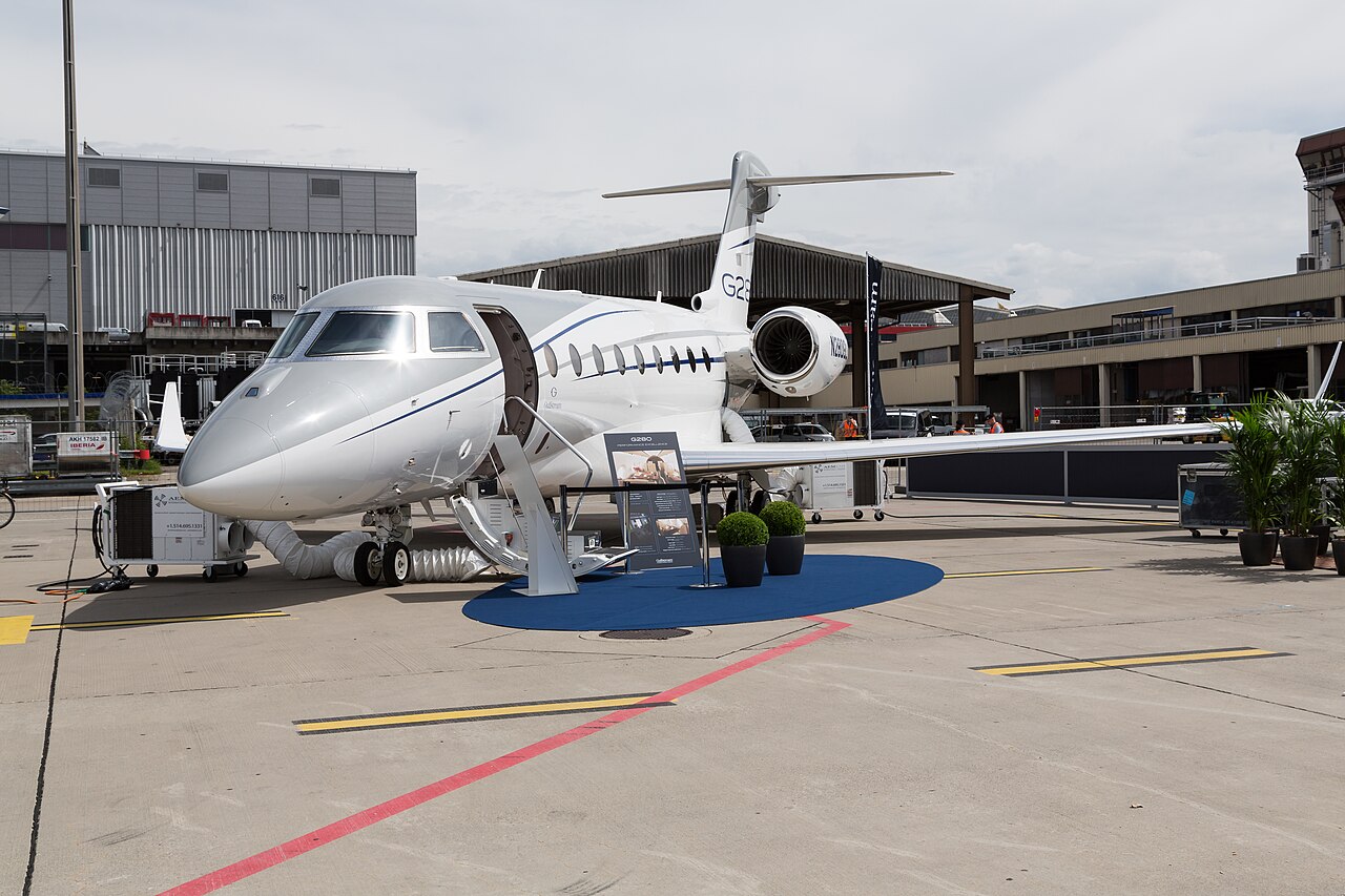 Gulfstream G280 super mid jet