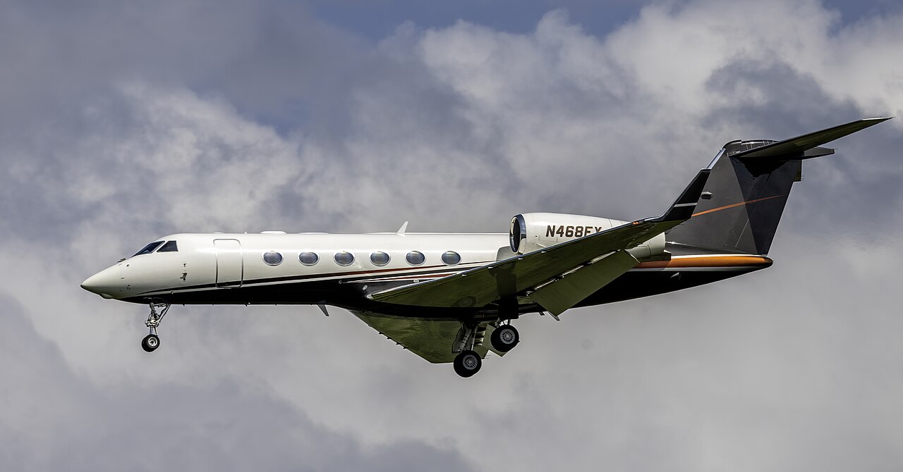 Gulfstream G450 heavy jet