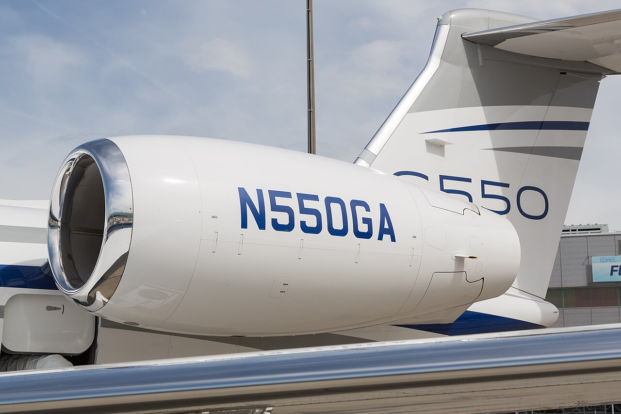 Gulfstream G550 heavy jet