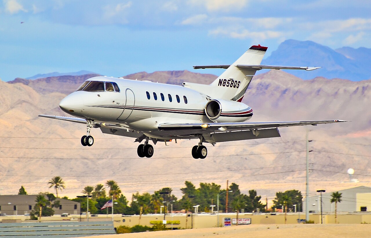 Hawker 800XP mid jet