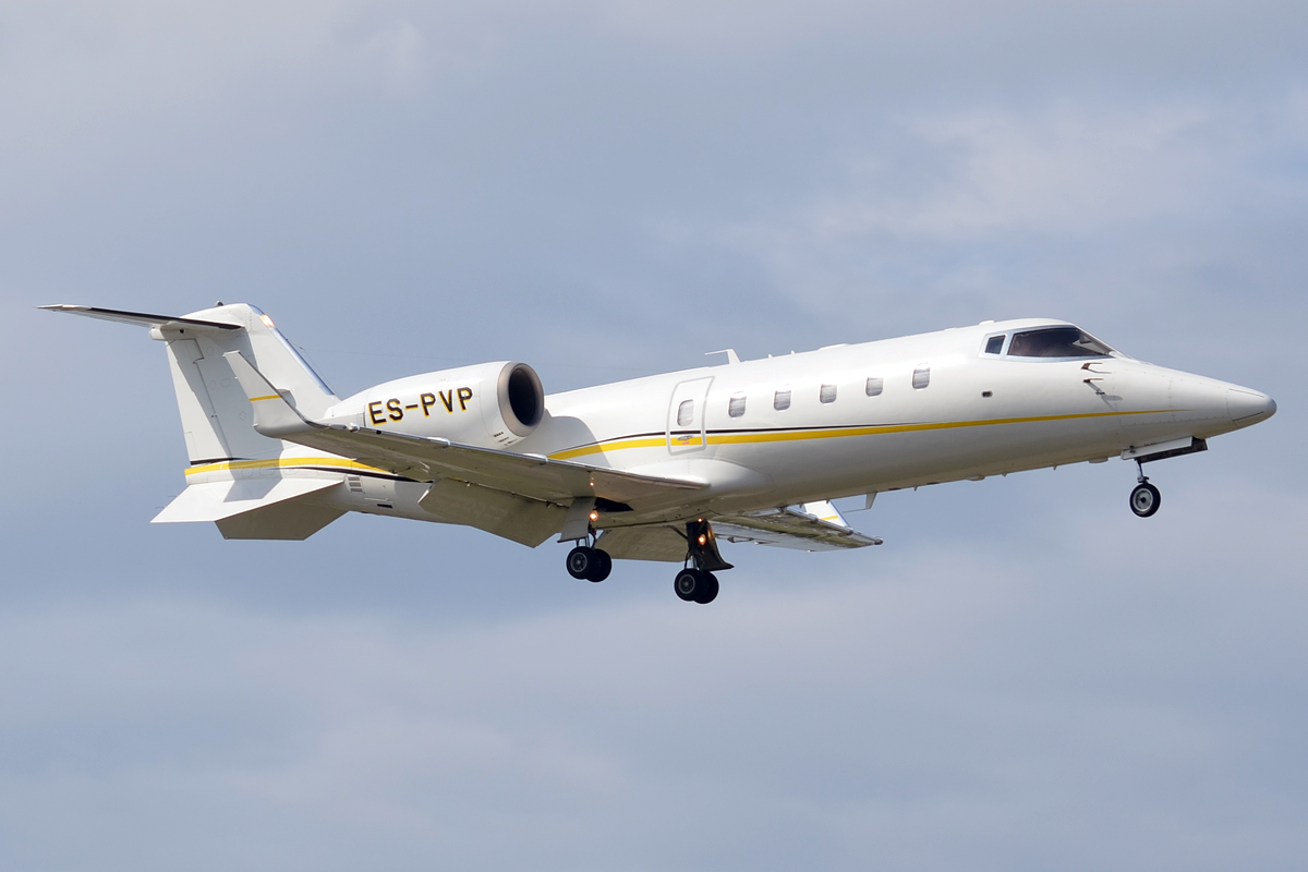 Learjet 60 mid jet