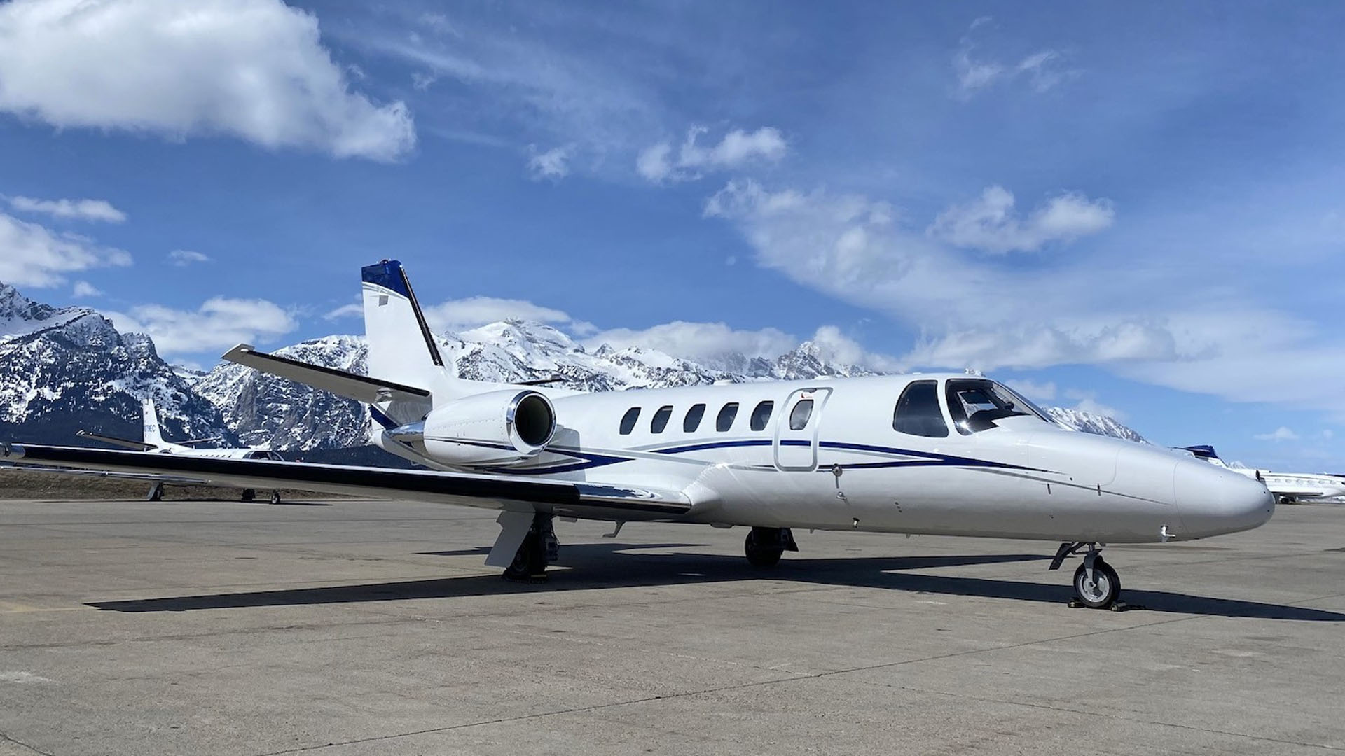 N100WT Light twin-engine business jet private jet