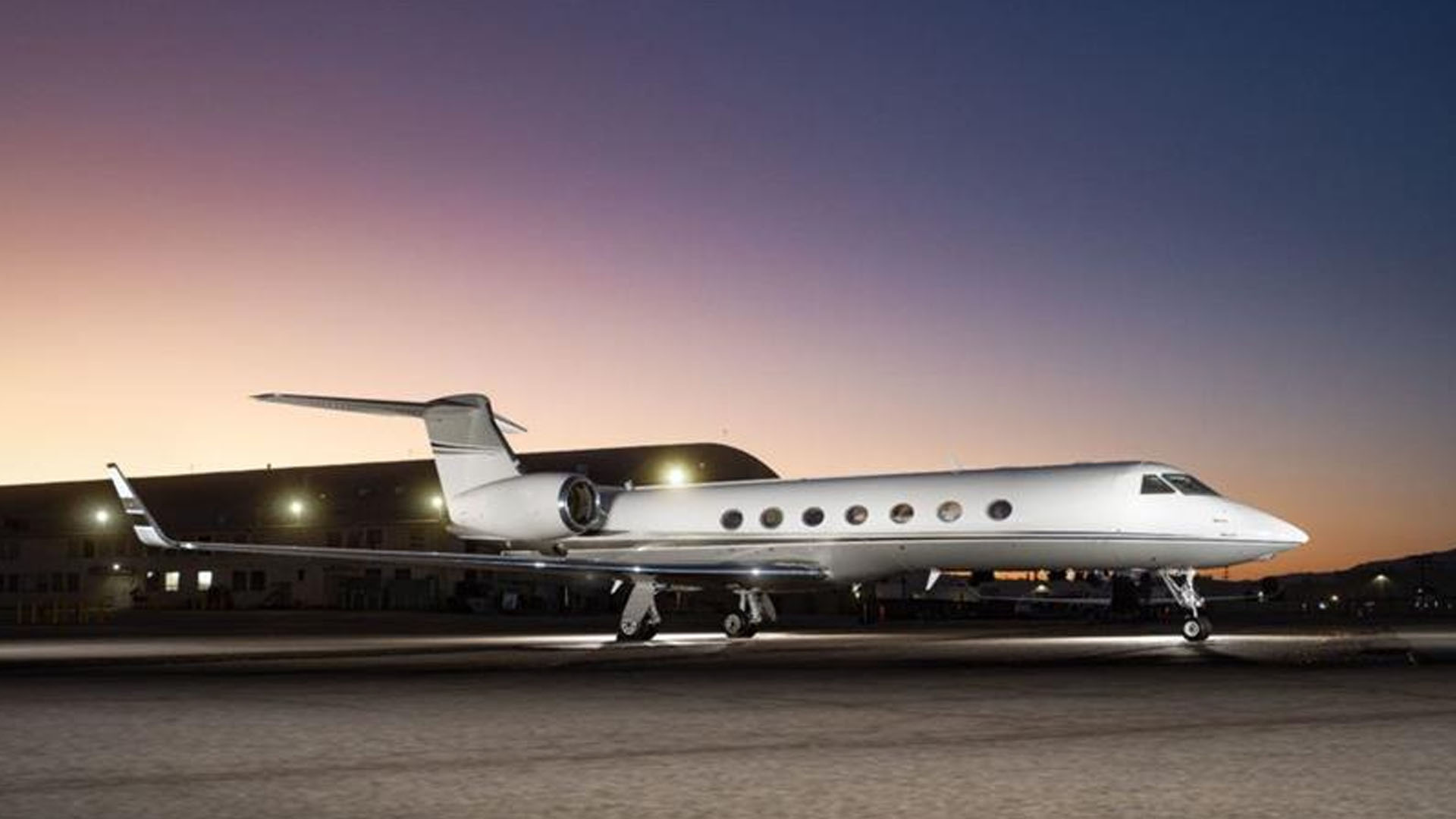 N101MX Fixed wing, multi-engine business jet private jet