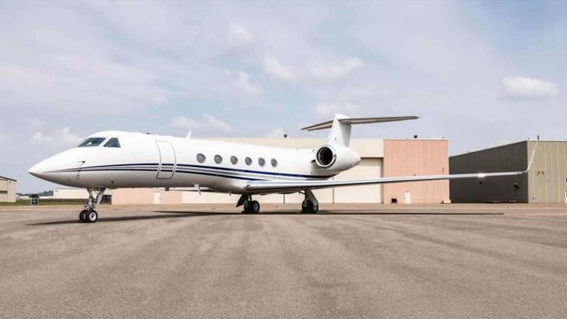 N102DZ Fixed wing, multi-engine business jet private jet