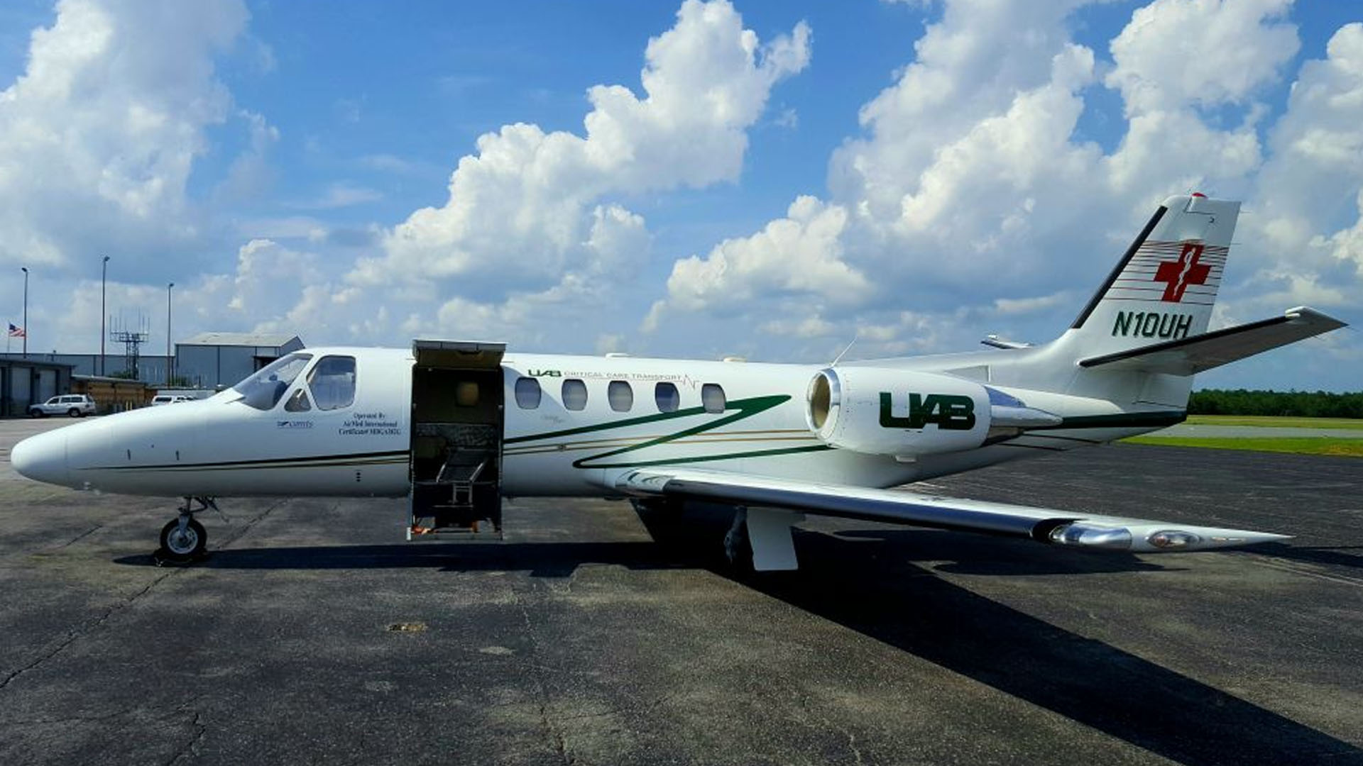 N10UH Light twin-engine business jet private jet
