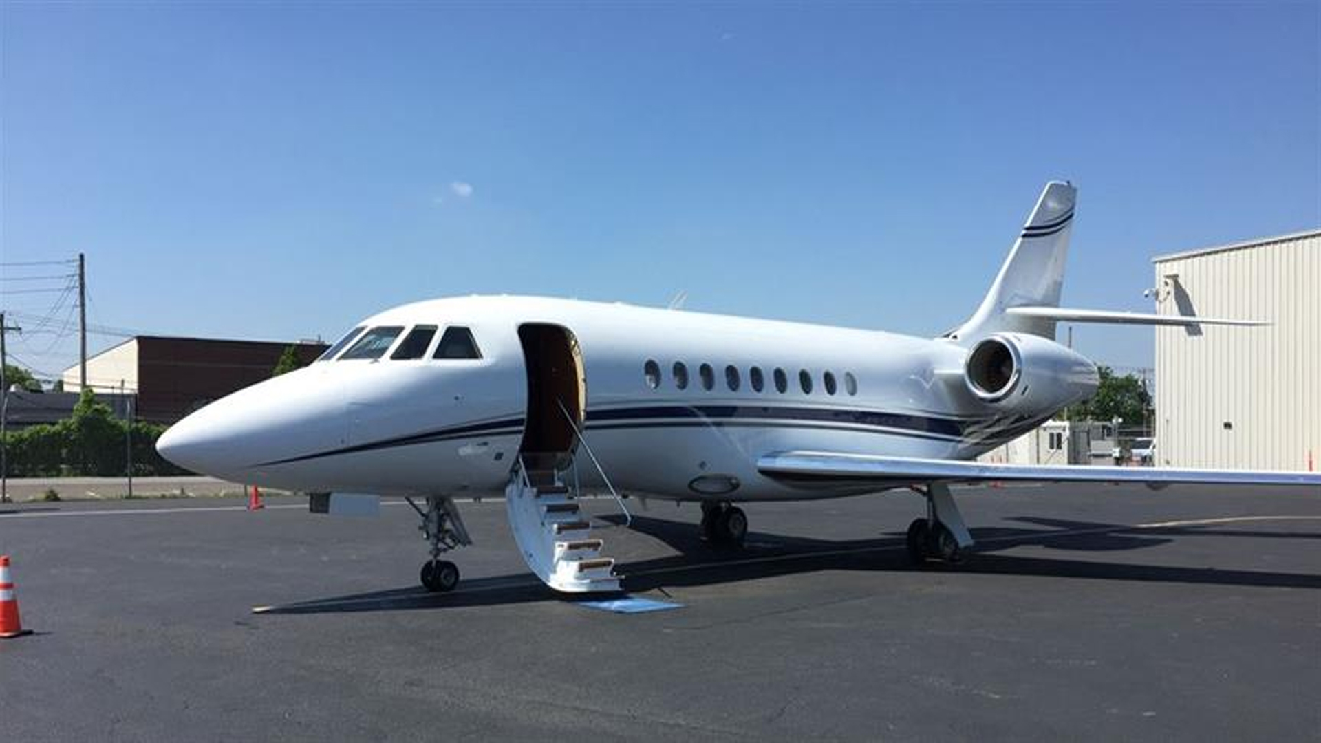 N112FJ Dassault Falcon 2000 Business Jet private jet