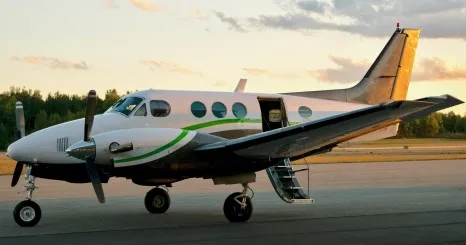 King Air E90 (1972) — N121B