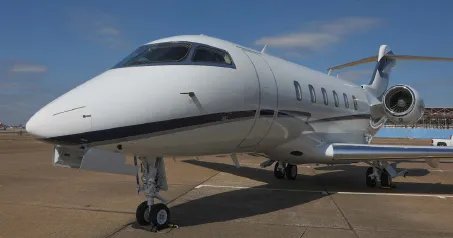 Bombardier Challenger 300 (2005) — N15HR