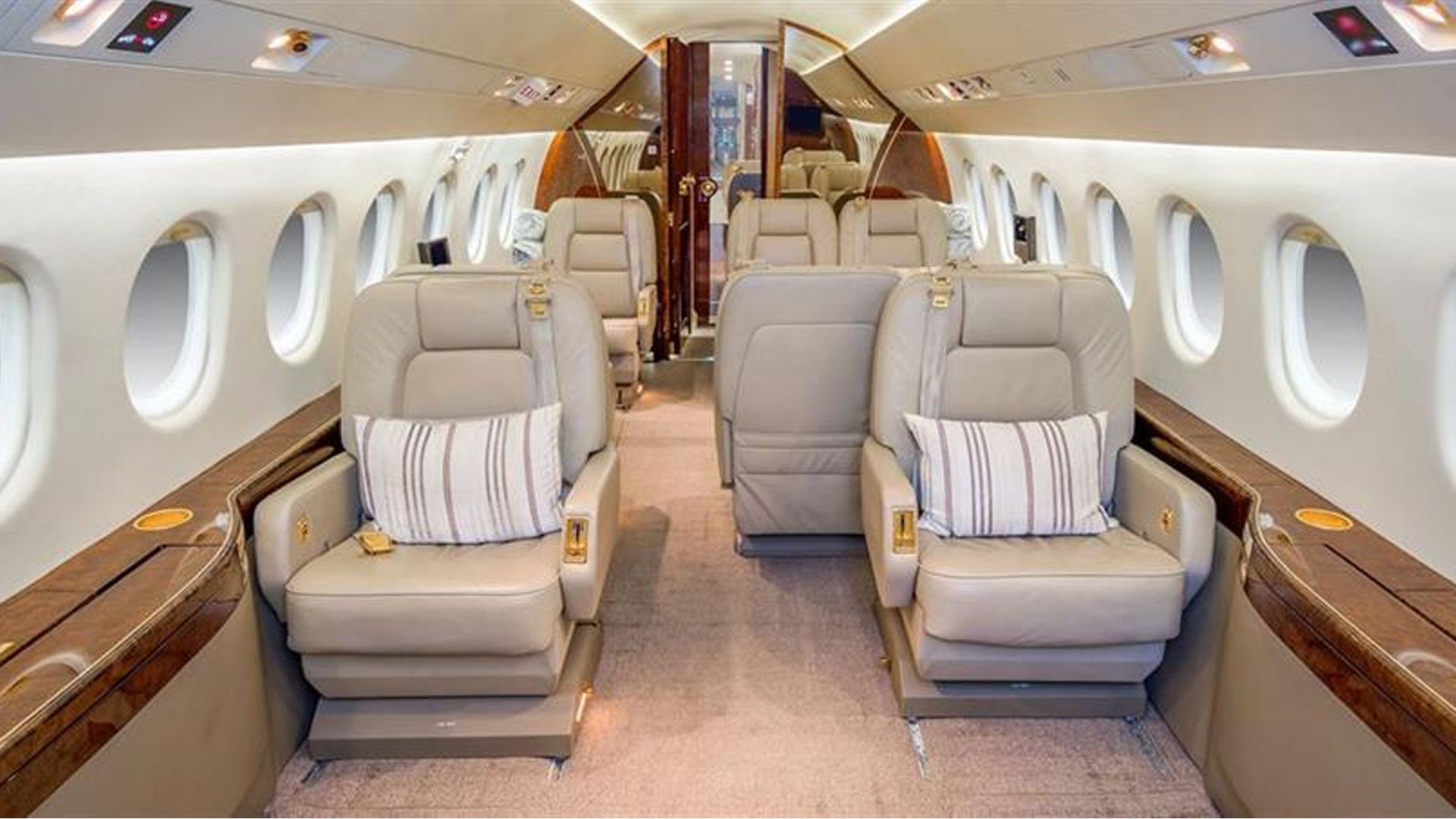 N190SA Dassault Falcon 2000 Business Jet private jet