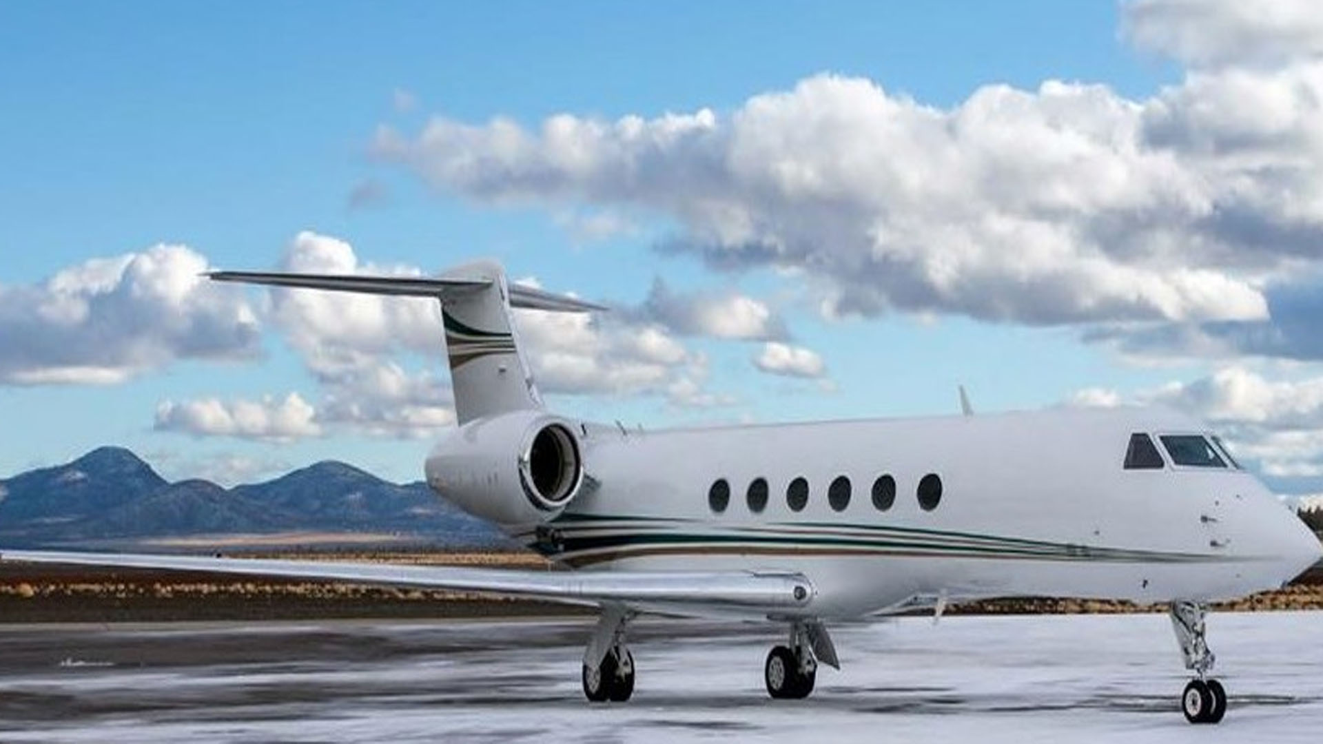 N215BB Fixed-wing multi-engine turbine private jet