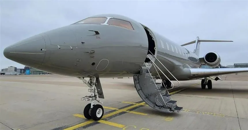 Bombardier Global 6000 (1999) — N220F