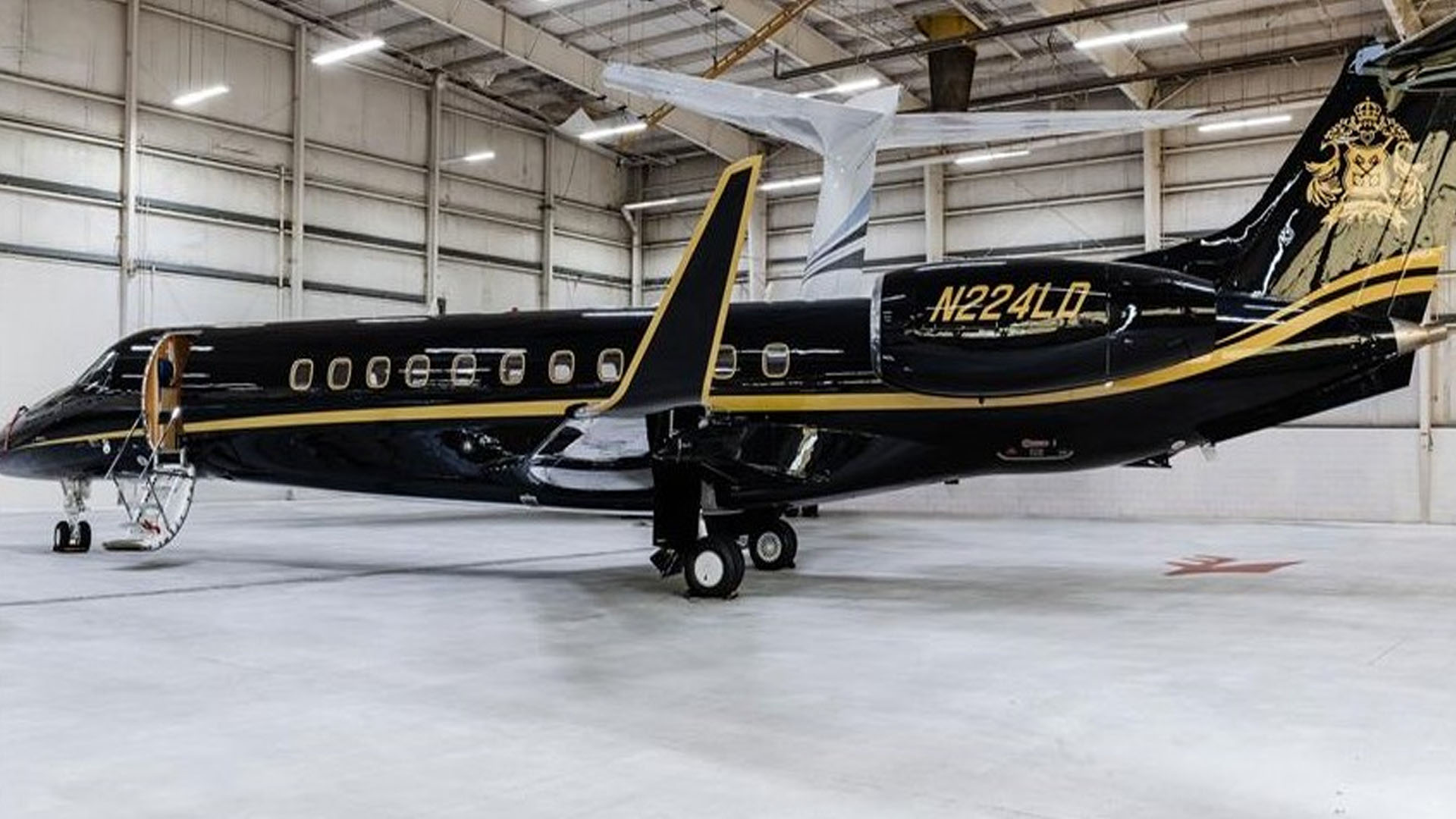 N224LD Bombardier Challenger 604 private jet