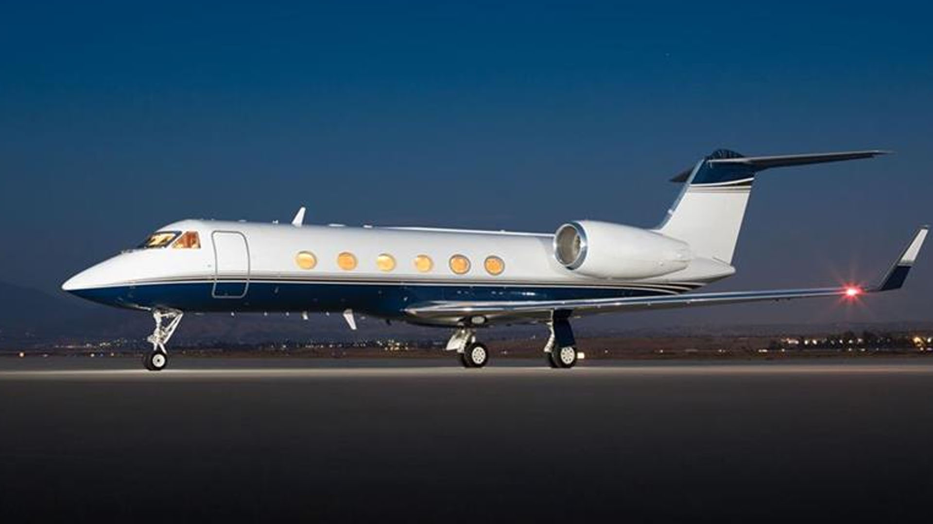 N226MP Fixed wing multi‑engine jet private jet