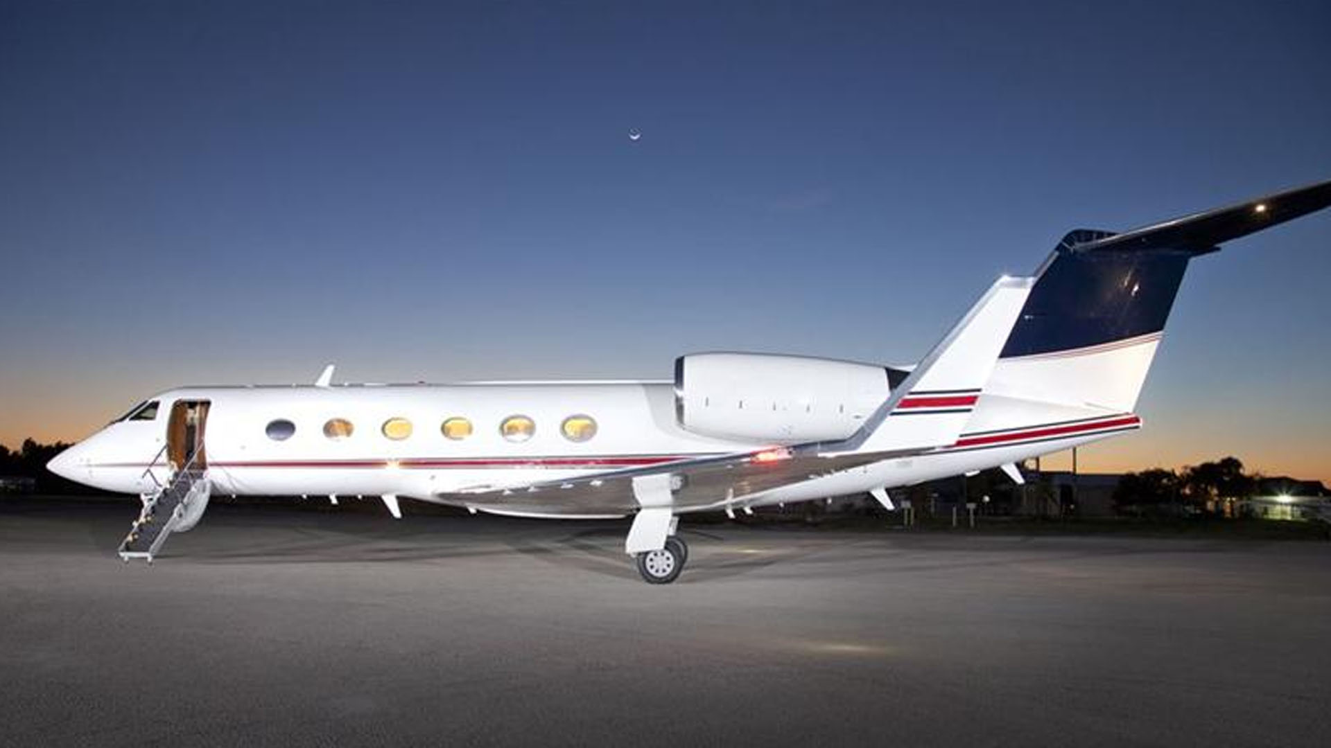 N236KR Fixed wing multi-engine jet private jet
