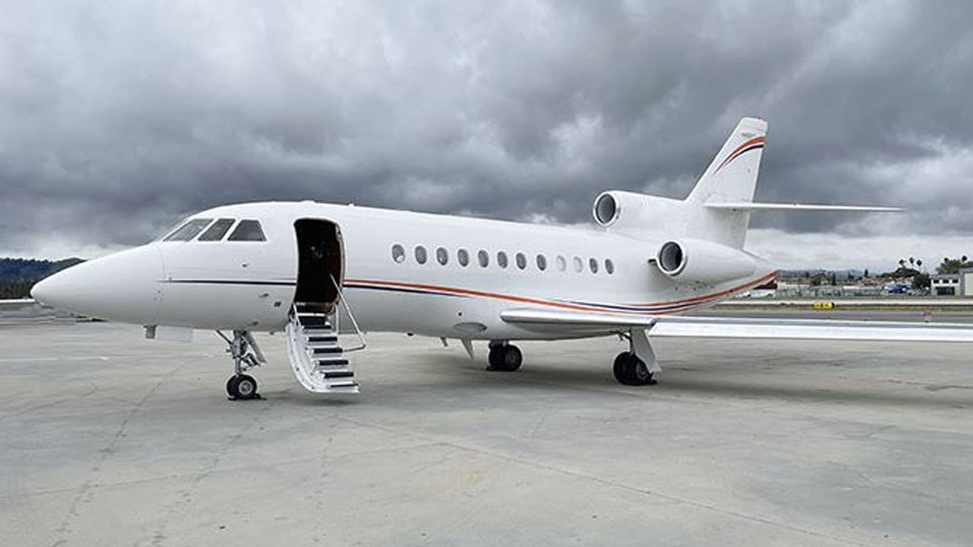 N24FJ Dassault Falcon 2000 private jet