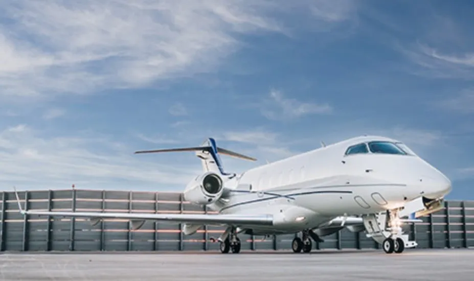 Bombardier Challenger 300 (2011) — N251FT