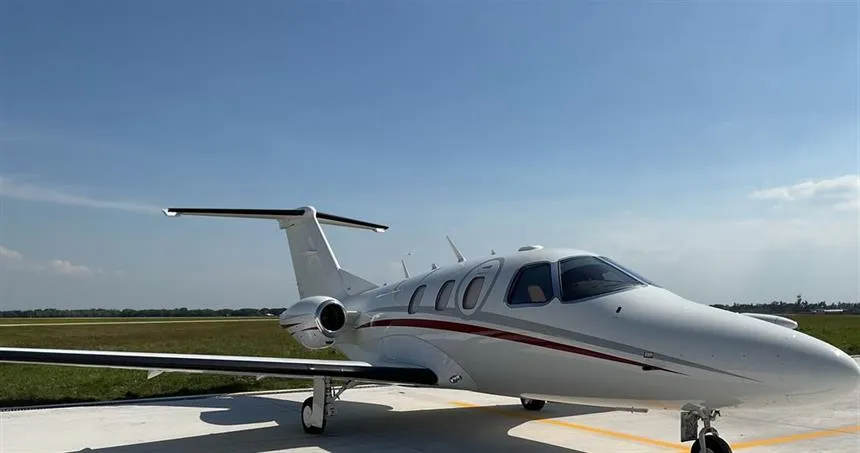 Eclipse 500 — N277G
