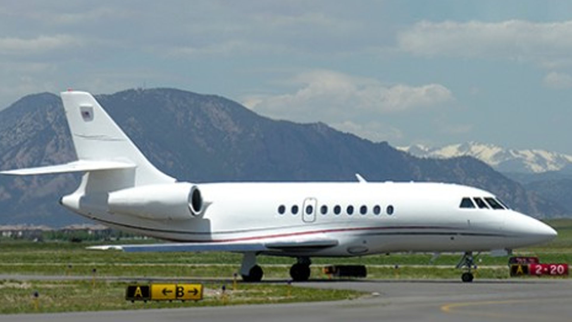 Dassault Falcon 2000 (1999) — N281QS