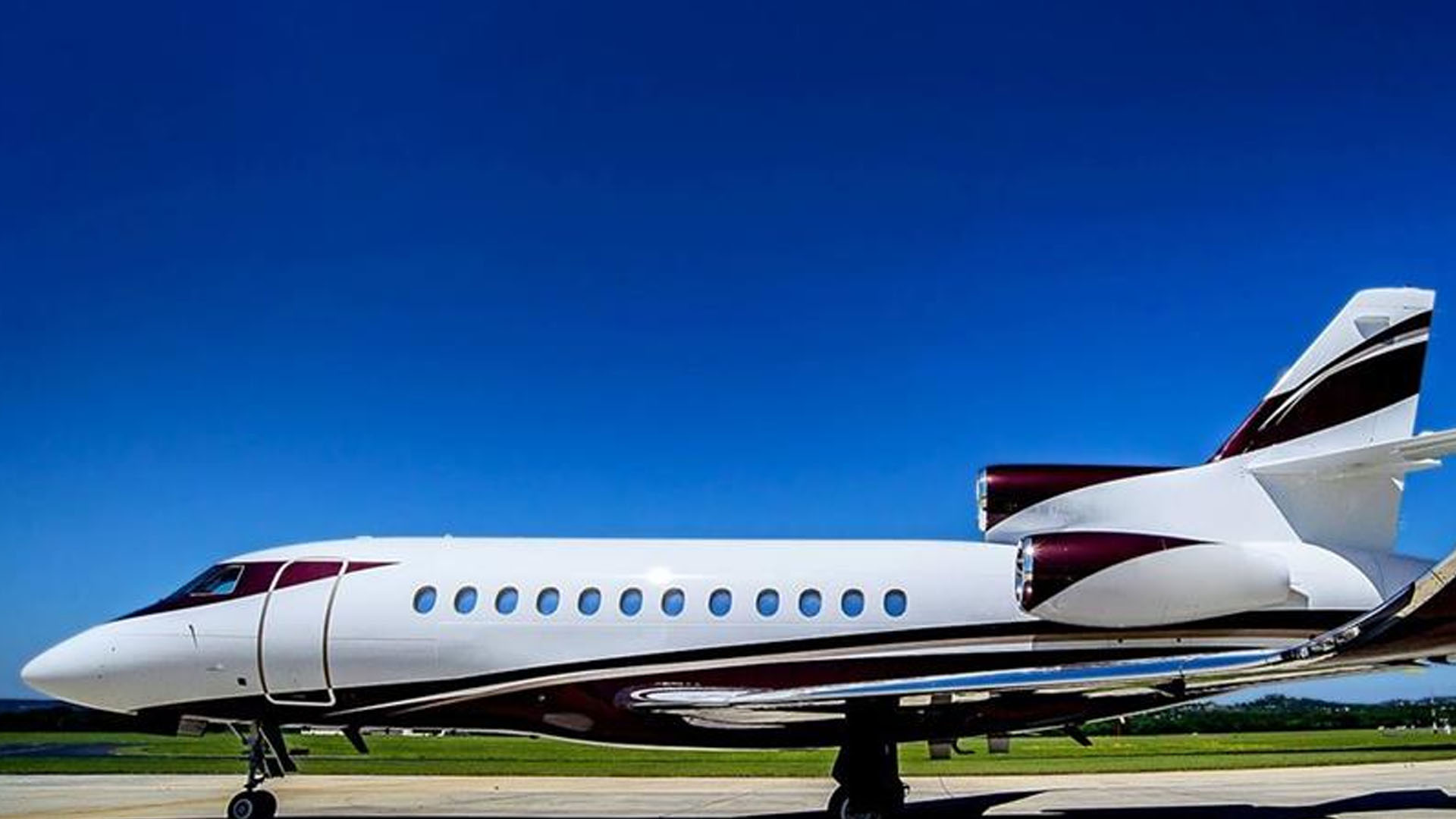N28DC Dassault Falcon 900 private jet