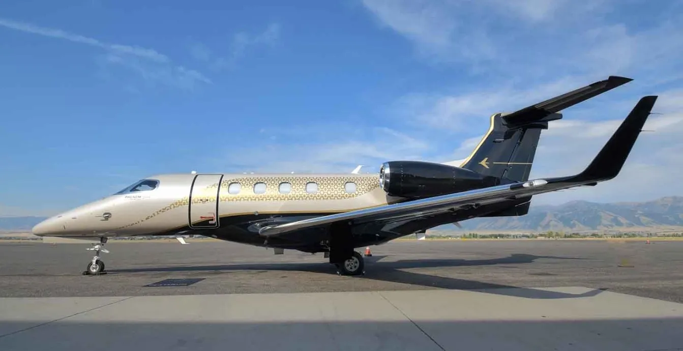 Embraer Phenom 300 (2020) — N300EE