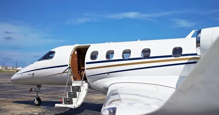 Embraer Phenom 300 (2012) — N300GV