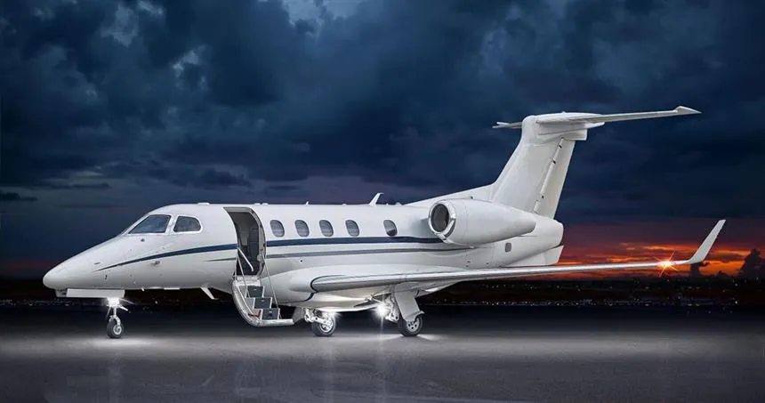 Embraer Phenom 300 (2016) — N301AZ