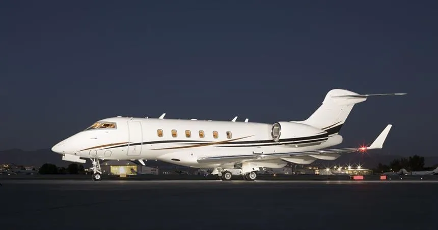Bombardier Challenger 300 (2007) — N302LT