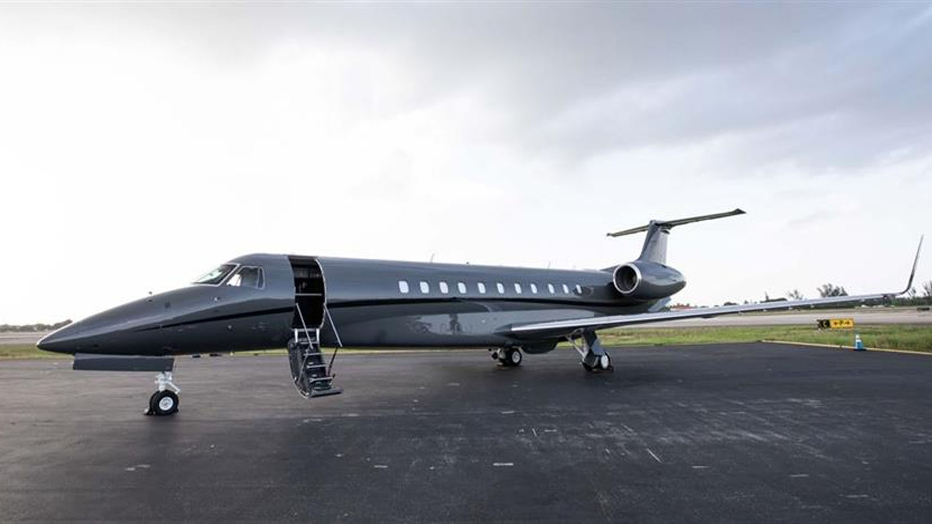 N305TK Embraer EMB‑135BJ (Legacy 600) private jet