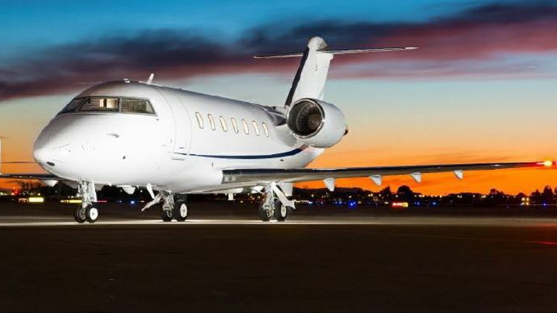 Bombardier Challenger 605 (2008) — N322AP