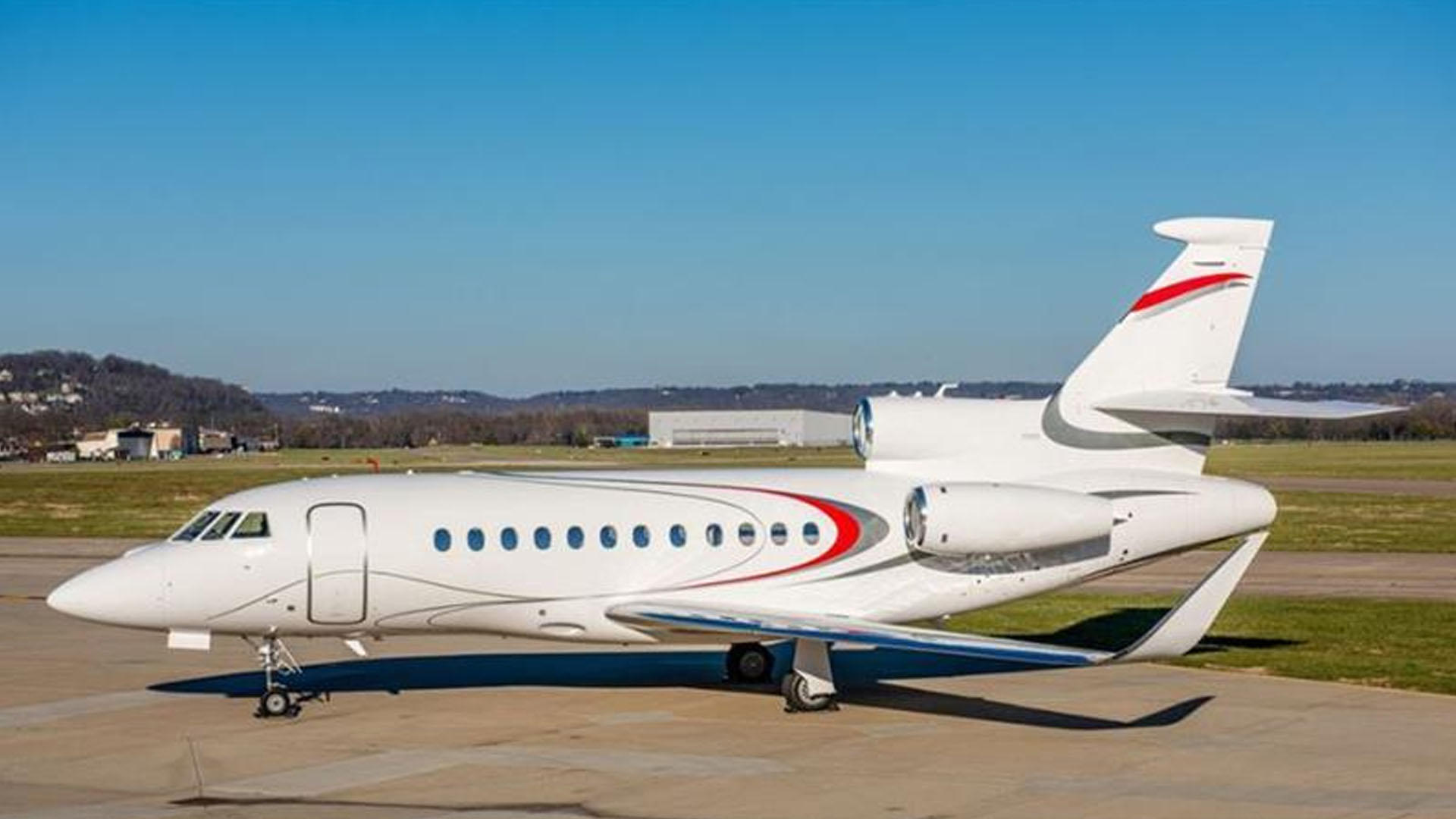 N322FJ Dassault Falcon 2000 private jet