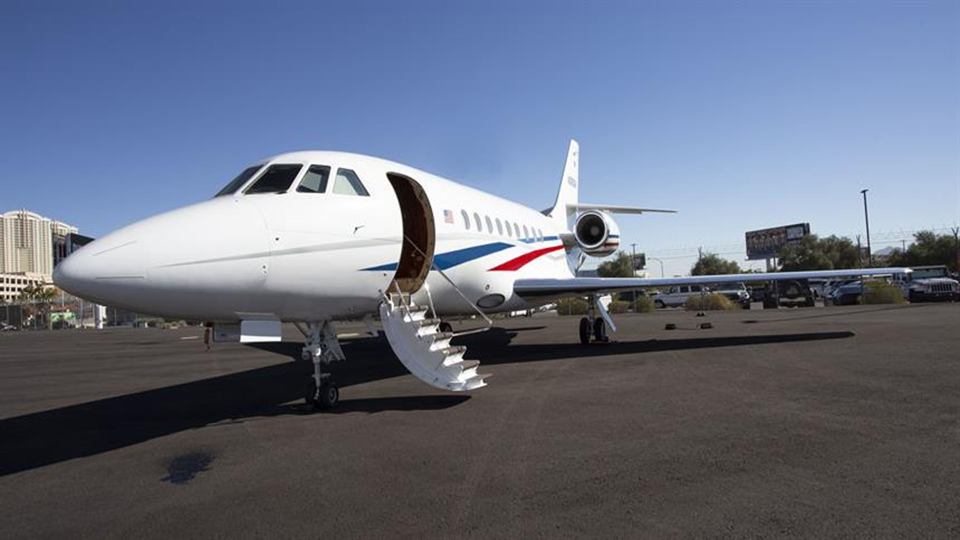 N360M Dassault Falcon 2000EX private jet