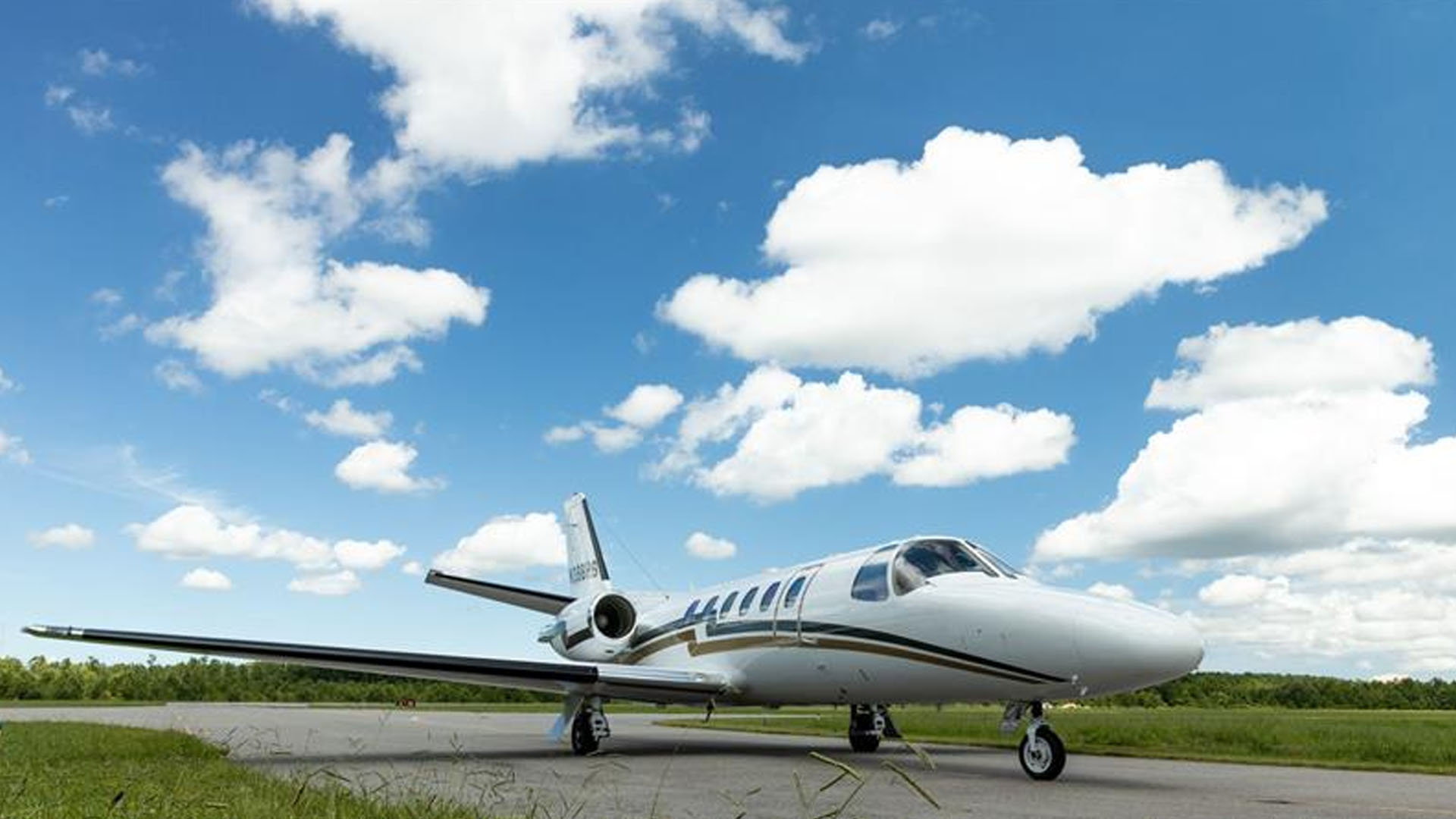 N368HS Fixed wing multi‑engine jet private jet