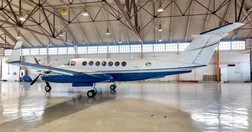 King Air 350 — N400AY