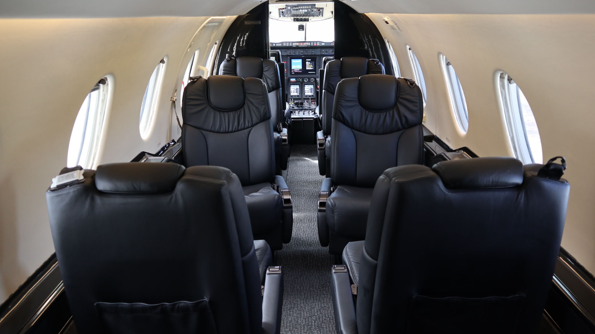 N400LZ Bombardier Challenger 350 private jet