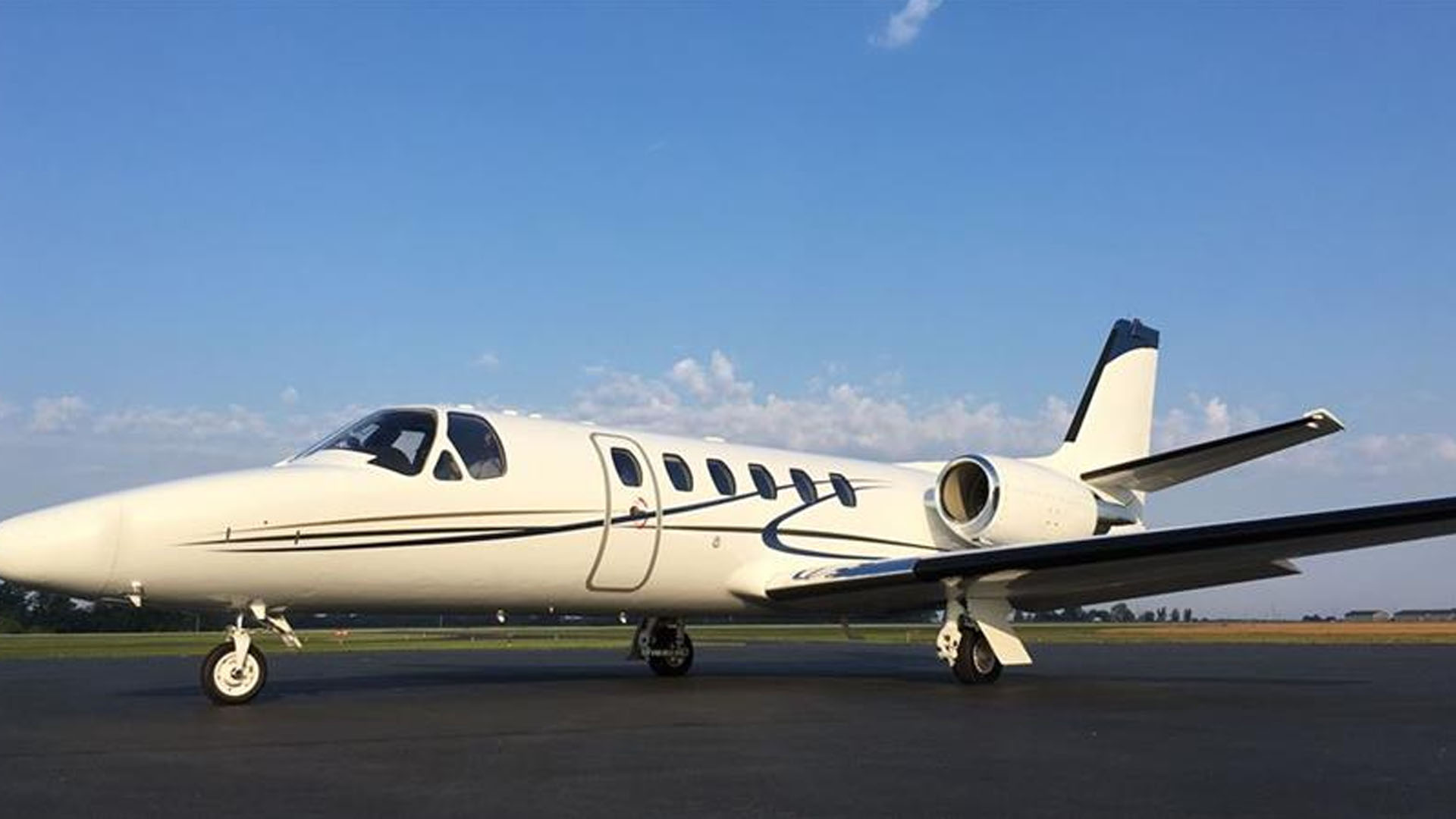 N40MF Fixed wing multi‑engine jet private jet