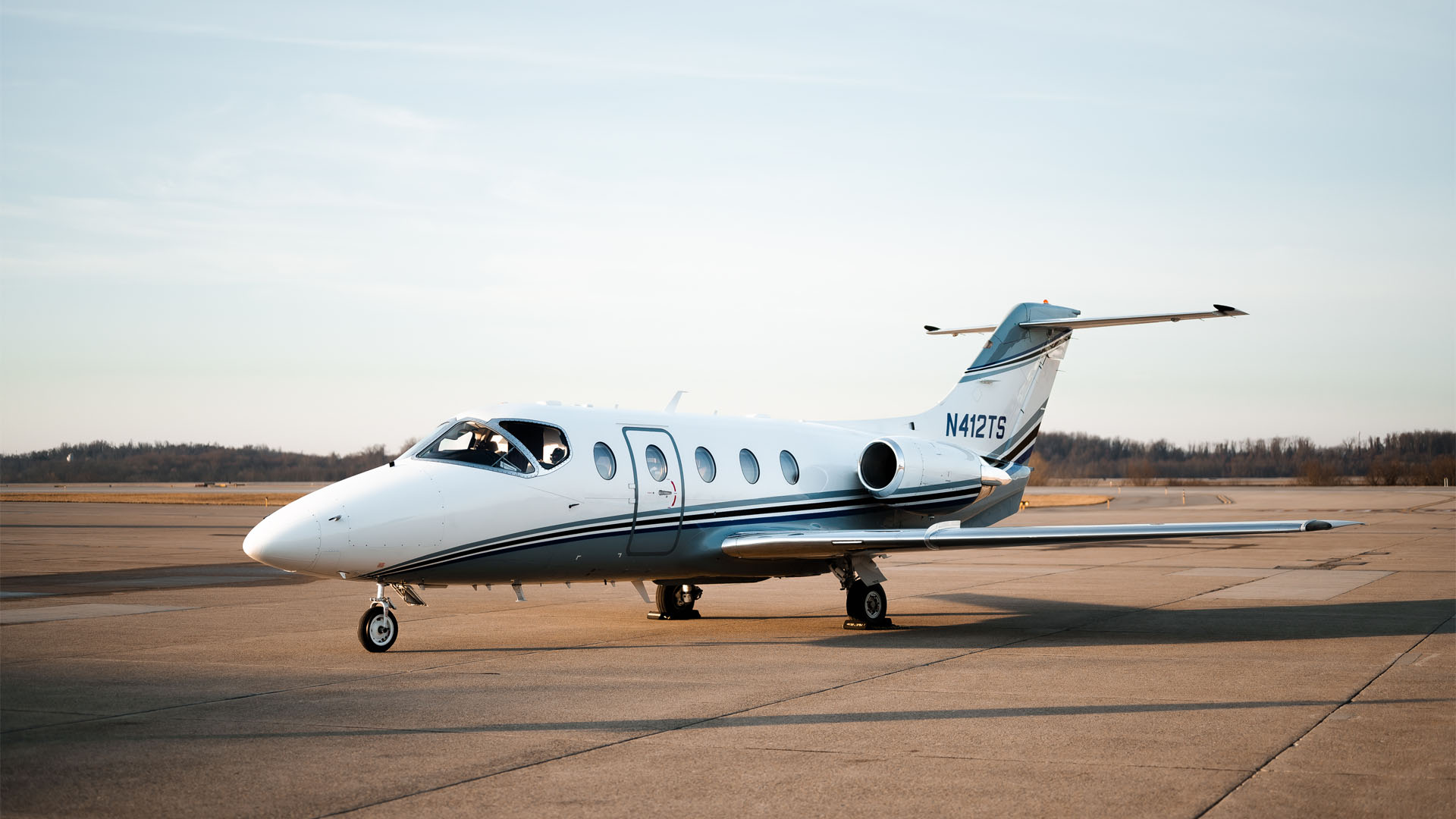N412TS Hawker 400XP private jet