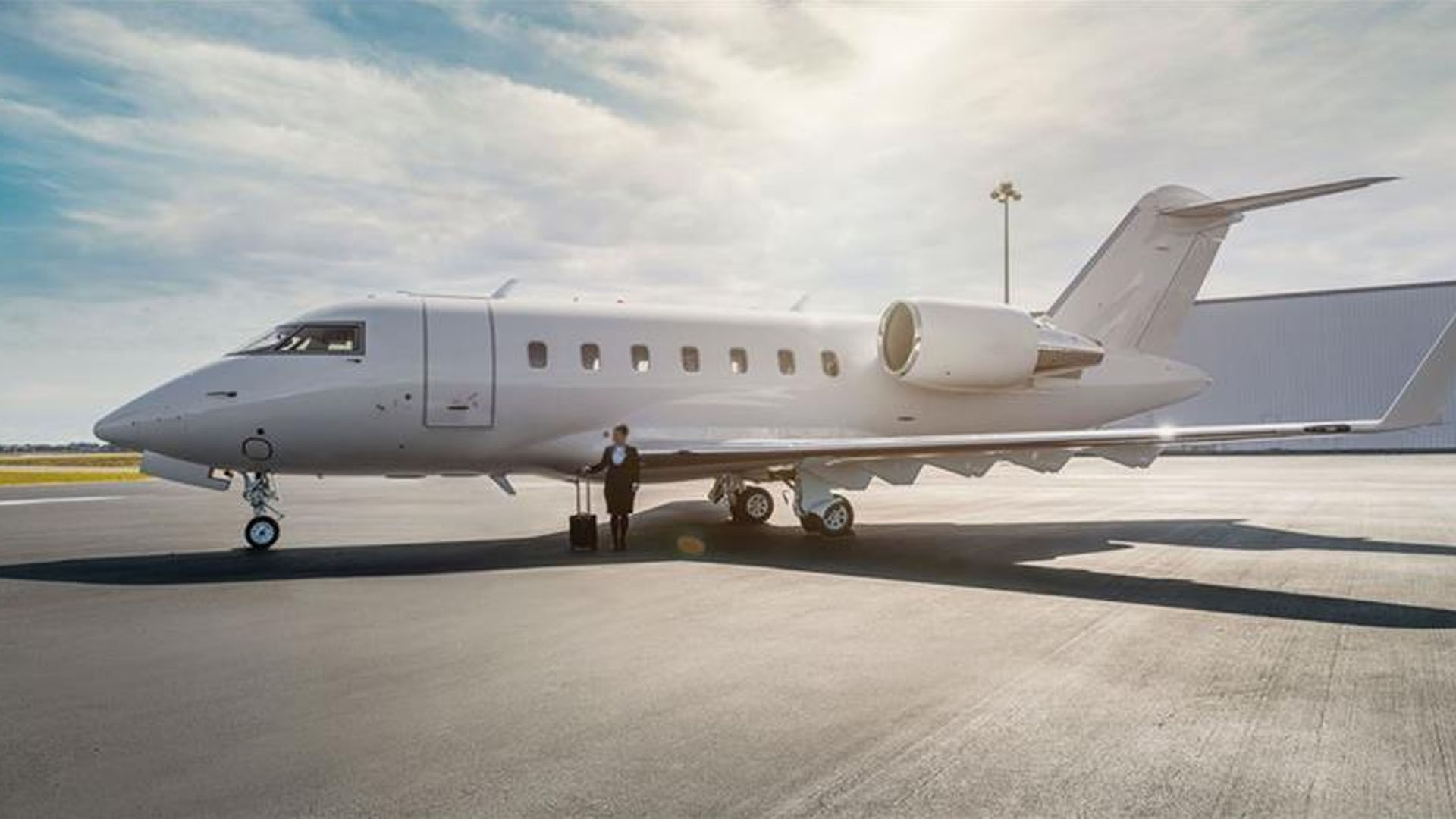 Bombardier Challenger 605 (2008) — N415JA