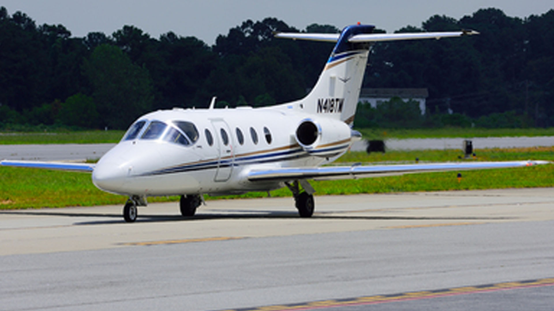 N418TM Hawker 400XP (Raytheon / Hawker Beechcraft light business jet) private jet