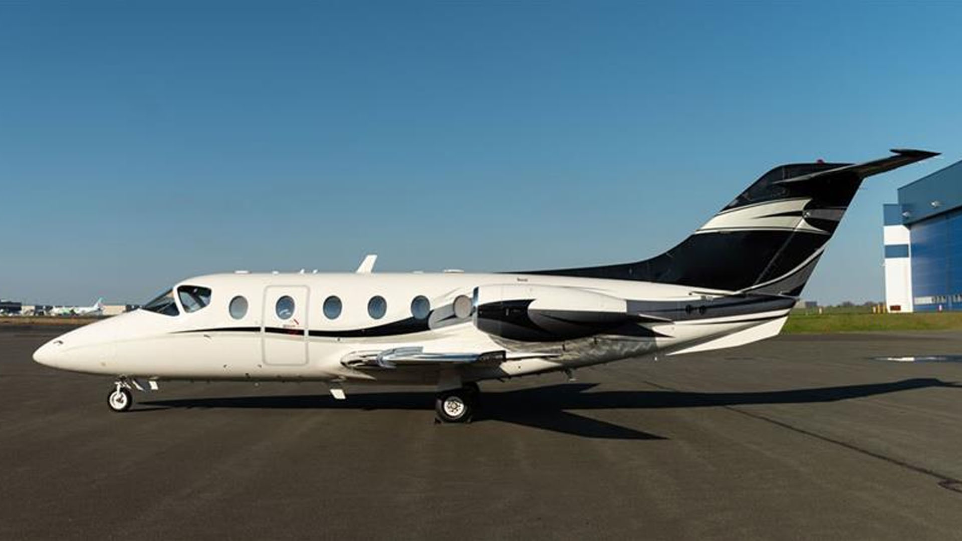 N440XT Light twin‑engine business jet private jet