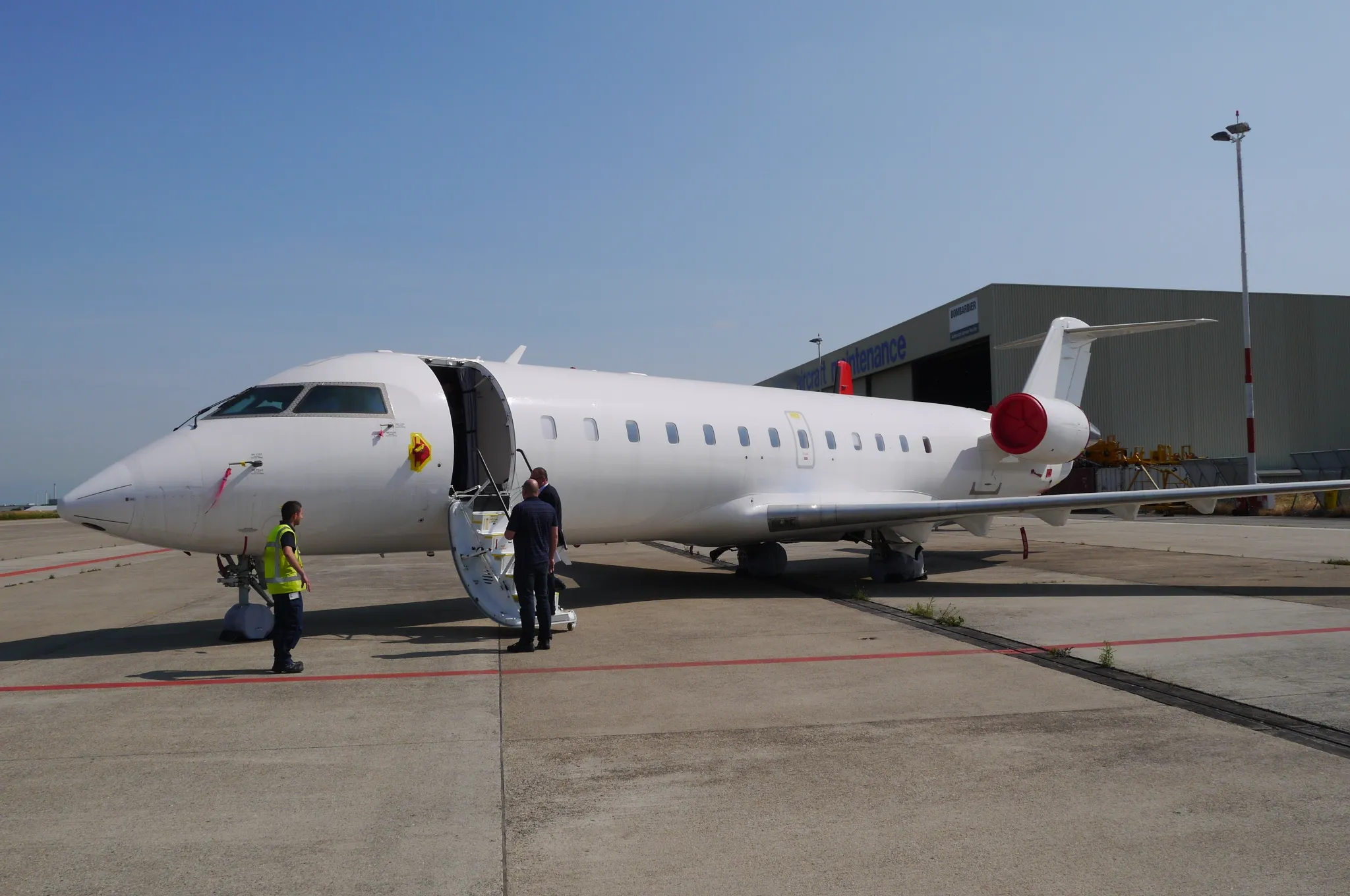 Bombardier Challenger 850 (2002) — N446SW