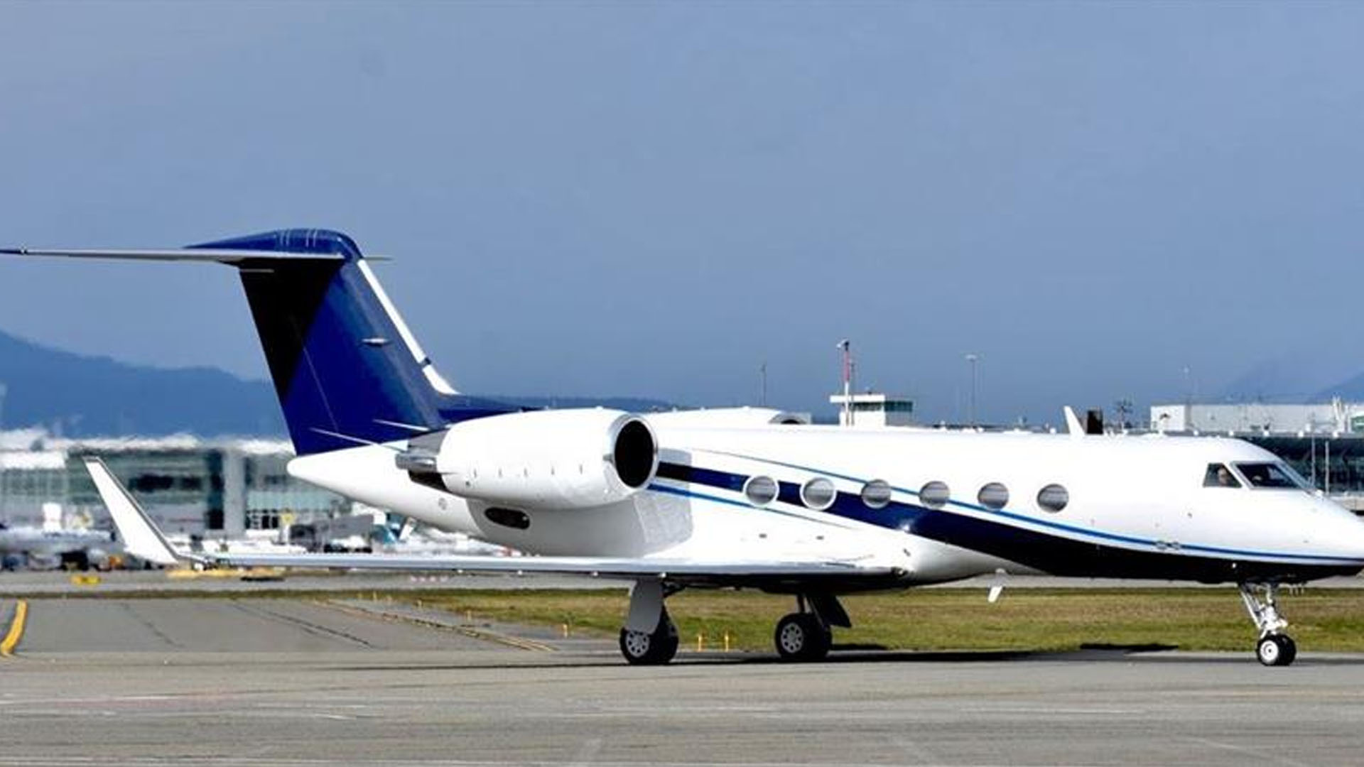 N44GJ Fixed wing multi-engine business jet private jet