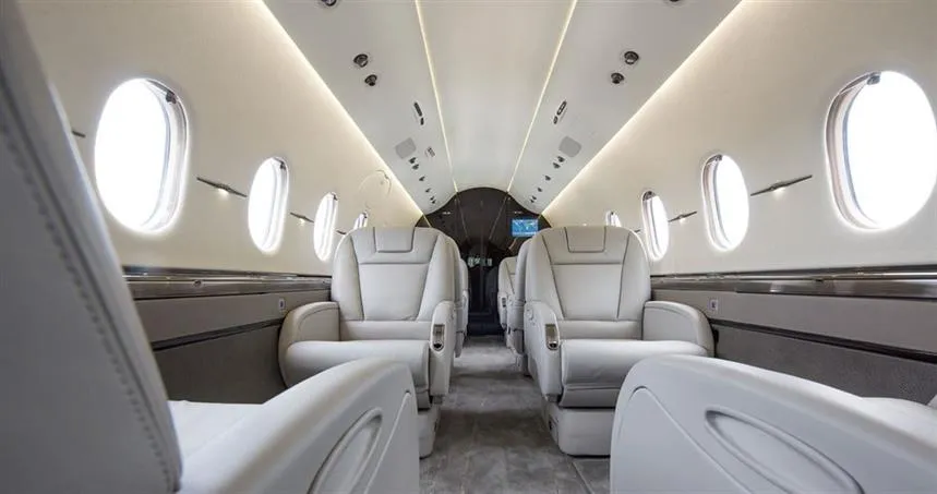 Hawker 4000 (2010) — N453JE