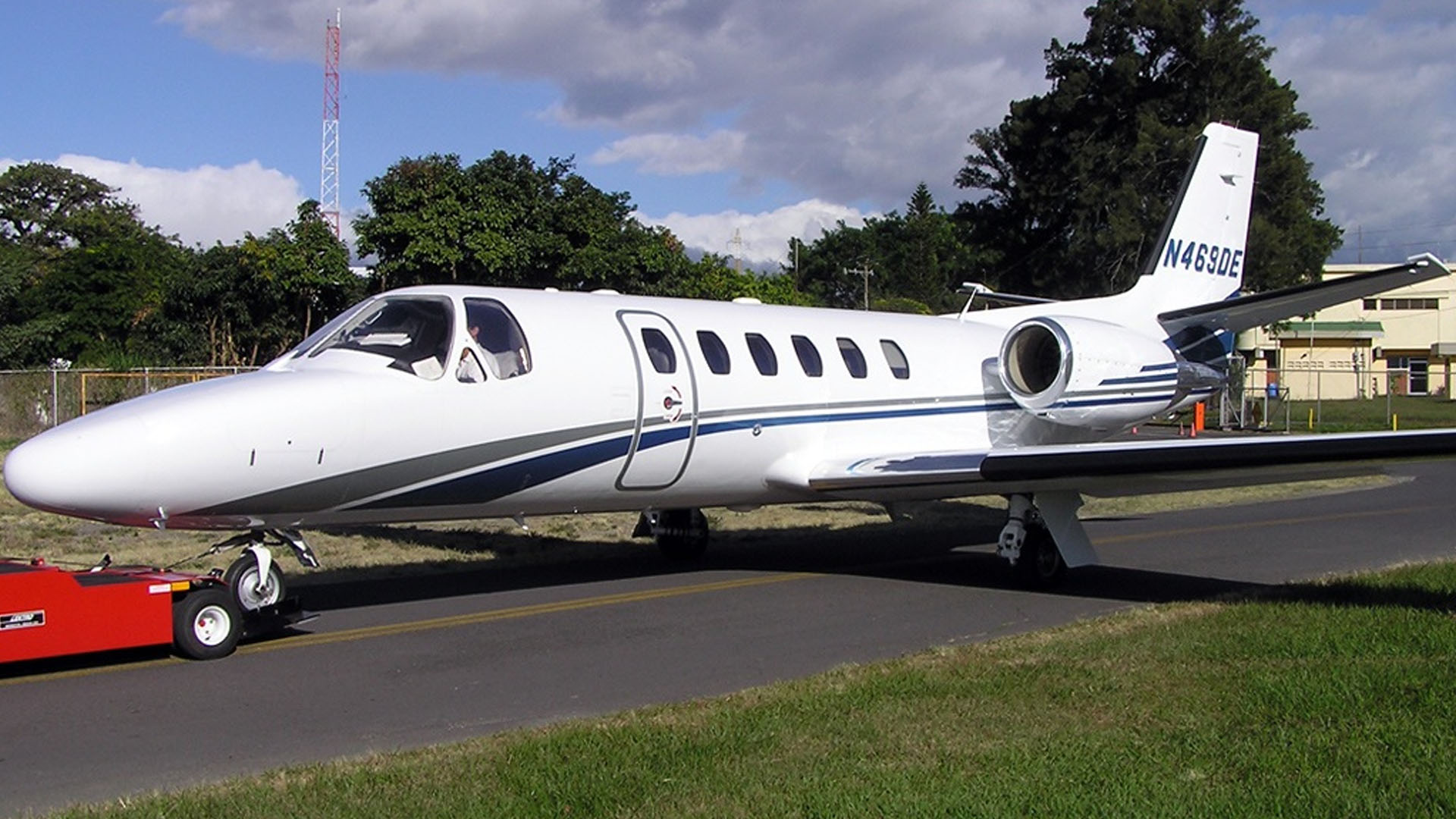 N469DE Fixed wing multi‑engine jet private jet